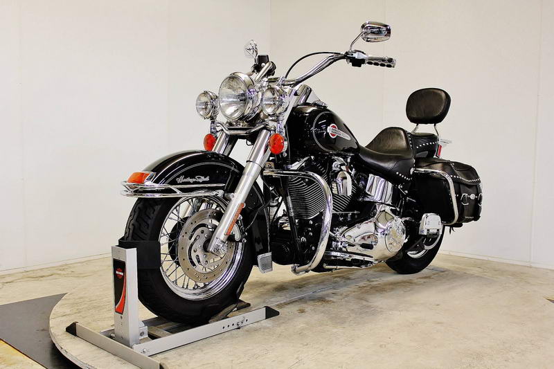    . Harley-Davidson Softail Classic -    