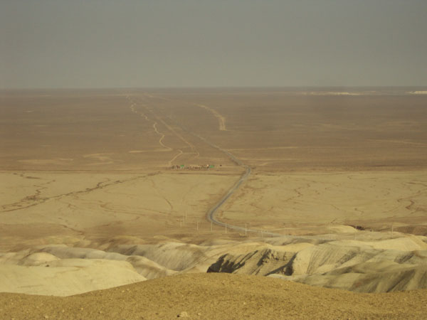 Дорога в пустыне к 