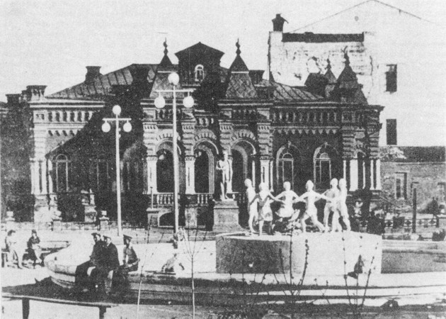 Вокзал в Сталинграде []