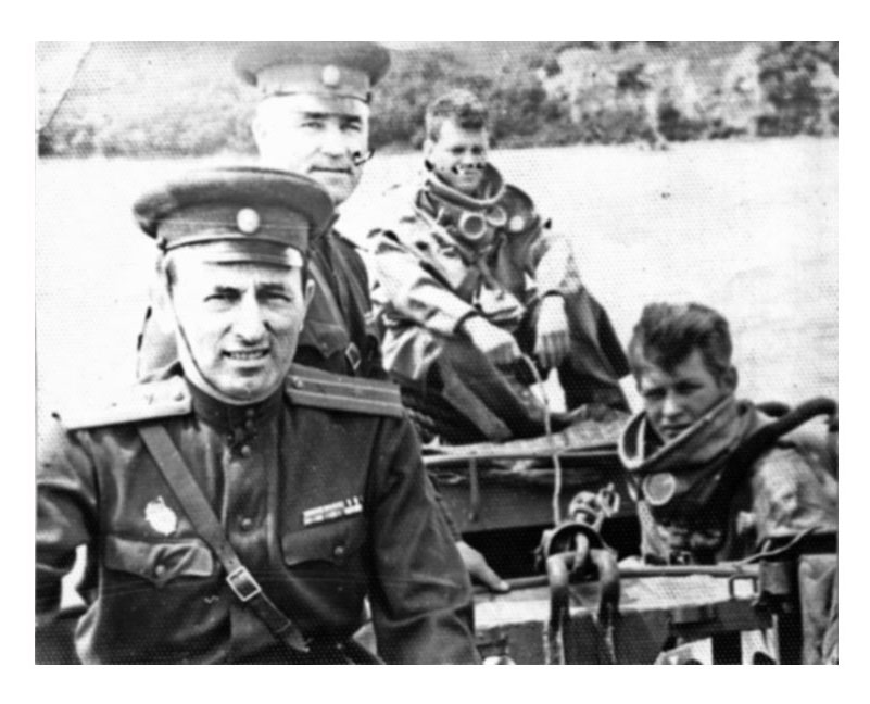 A group of men in military uniformsAI-generated content may be incorrect.