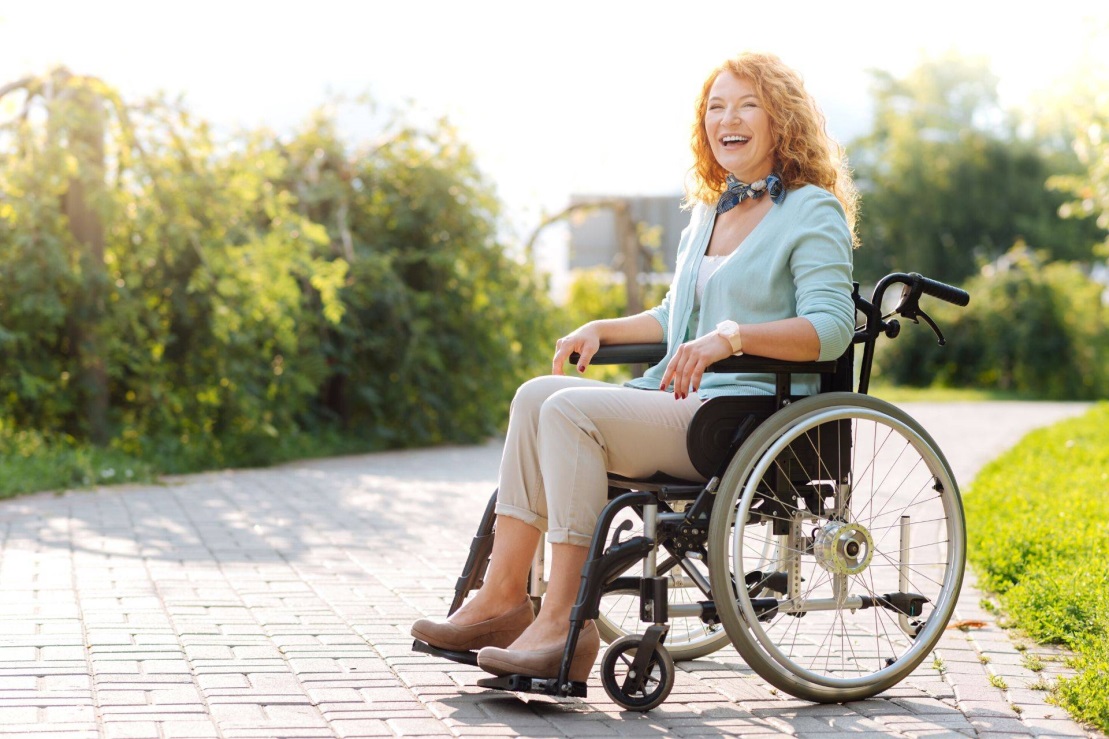https://english-kanazawa.com/wp-content/uploads/slider/cache/d9e4ad07bc005a4be5b7382632582ff4/wheelchair.jpg