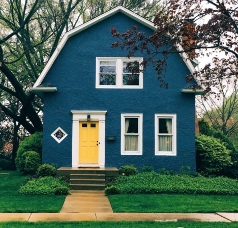 http://www.curbsiderealestate.com/wp-content/uploads/2018/11/perfect-blue-house-yellow-door_t20_PQVgBR.jpg